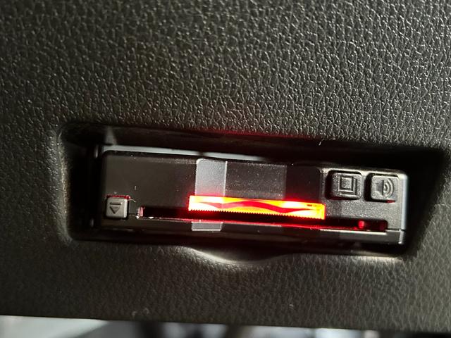 ハイゼットカーゴ ＤＸ　ラジオチューナー　ＥＴＣ車載器　マニュアルエアコン　運転席・助手席パワーウィンドウ　アイドリングストップ機能　コーナーセンサー　衝突被害軽減ブレーキ　キーレスエントリーシステム（10枚目）