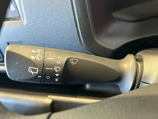 ハイゼットカーゴ ＤＸ　ラジオチューナー　ＥＴＣ車載器　マニュアルエアコン　運転席・助手席パワーウィンドウ　アイドリングストップ機能　コーナーセンサー　衝突被害軽減ブレーキ　キーレスエントリーシステム（12枚目）