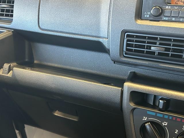 ハイゼットカーゴ ＤＸ　ラジオチューナー　ＥＴＣ車載器　マニュアルエアコン　運転席・助手席パワーウィンドウ　アイドリングストップ機能　コーナーセンサー　衝突被害軽減ブレーキ　キーレスエントリーシステム（16枚目）