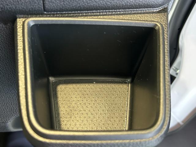 ハイゼットカーゴ ＤＸ　ラジオチューナー　ＥＴＣ車載器　マニュアルエアコン　運転席・助手席パワーウィンドウ　アイドリングストップ機能　コーナーセンサー　衝突被害軽減ブレーキ　キーレスエントリーシステム（17枚目）