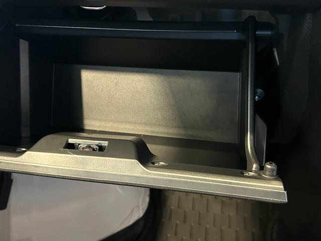 ハイゼットカーゴ ＤＸ　ラジオチューナー　ＥＴＣ車載器　マニュアルエアコン　運転席・助手席パワーウィンドウ　アイドリングストップ機能　コーナーセンサー　衝突被害軽減ブレーキ　キーレスエントリーシステム（19枚目）