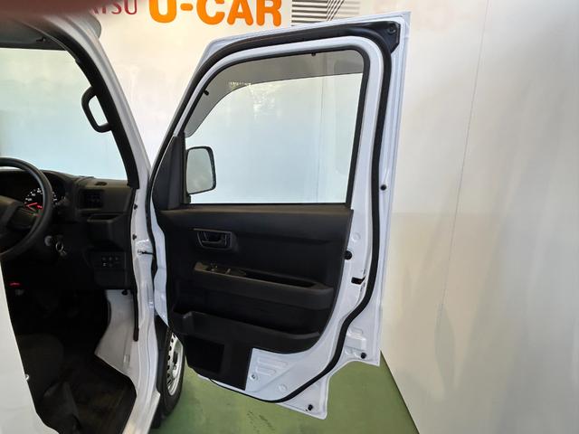 ハイゼットカーゴ ＤＸ　ラジオチューナー　ＥＴＣ車載器　マニュアルエアコン　運転席・助手席パワーウィンドウ　アイドリングストップ機能　コーナーセンサー　衝突被害軽減ブレーキ　キーレスエントリーシステム（31枚目）