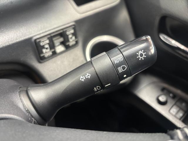 シエンタ G ナビゲーション バックカメラ 両側電動スライドドア ETC車載器 後席モニター 電動格納式ドアミラー パワーウィンドウ アイドリングストップ機能 プッシュスタートスイッチ キーフリーシステム(11枚目)