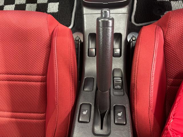 コペン セロ　純正ナビ　バックカメラ　オートエアコン　ドライブレコーダー　ＥＴＣ　プッシュスタートスイッチ　運転席・助手席シートヒーター　パワーウィンドウ　アイドリングストップ　アルミホイール　キーフリーシステム（5枚目）