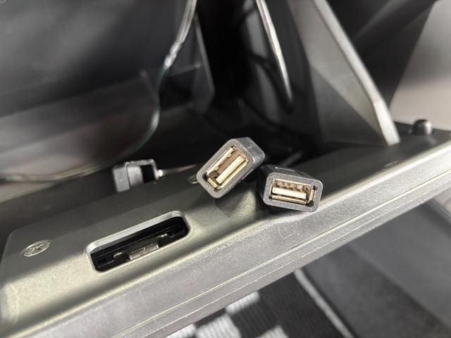 コペン セロ　純正ナビ　バックカメラ　オートエアコン　ドライブレコーダー　ＥＴＣ　プッシュスタートスイッチ　運転席・助手席シートヒーター　パワーウィンドウ　アイドリングストップ　アルミホイール　キーフリーシステム（7枚目）