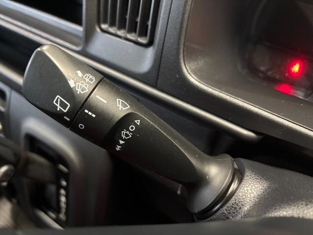 ハイゼットカーゴ デラックスSAIII ラジオチューナー マニュアルエアコン 運転席・助手席パワーウィンドウ アイドリングストップ機能 キーレスエントリーシステム(7枚目)