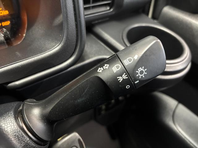 ハイゼットカーゴ デラックスSAIII ラジオチューナー マニュアルエアコン 運転席・助手席パワーウィンドウ アイドリングストップ機能 キーレスエントリーシステム(8枚目)