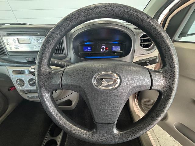 ミライース Ｘ　ＣＤチューナー　マニュアルエアコン　電動格納式ドアミラー　パワーウィンドウ　アイドリングストップ機能　キーレスエントリーシステム　パワーステアリング（6枚目）