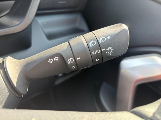 ロッキー プレミアムＧ　ＨＥＶ　ナビ　パノラマモニター　ドライブレコーダー　ＥＴＣ　運転席・助手席シートヒーター　電動パーキングブレーキ　オートエアコン　電動格納式ドアミラー　パワーウィンドウ　アルミホイール　キーフリーシステム（12枚目）