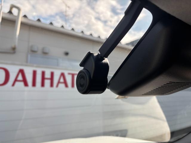 ロッキー プレミアムＧ　ＨＥＶ　ナビ　パノラマモニター　ドライブレコーダー　ＥＴＣ　運転席・助手席シートヒーター　電動パーキングブレーキ　オートエアコン　電動格納式ドアミラー　パワーウィンドウ　アルミホイール　キーフリーシステム（18枚目）