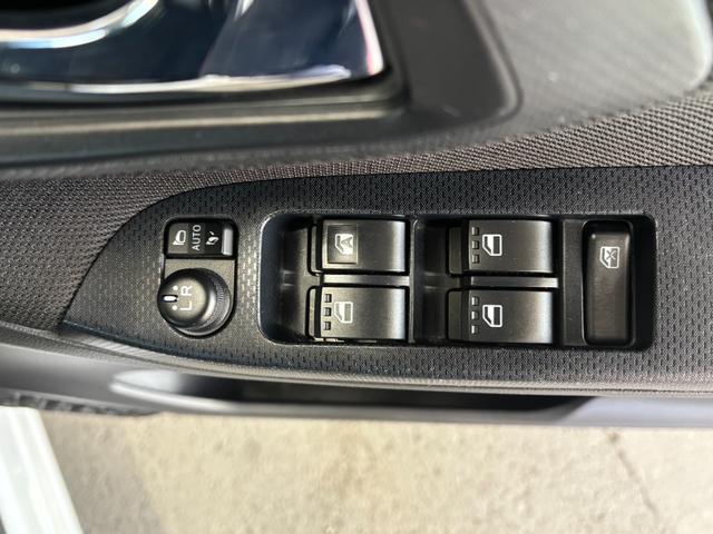 ムーヴ ＸリミテッドＩＩ　ＳＡＩＩＩ　ナビゲーション　バックカメラ　ドライブレコーダー　オートエアコン　運転席シートヒーター　電動格納式ドアミラー　パワーウィンドウ　プッシュスタートスイッチ　キーフリーシステム　アルミホイール（10枚目）