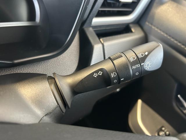 トール カスタムＧ　ターボ　バックカメラ対応　電動パーキング　両側電動スライドドア　プッシュボタンスタ－ト　衝突被害軽減ブレーキ　アイドリングストップ機能　コ－ナ－センサ－　クル－ズコントロ－ル（17枚目）