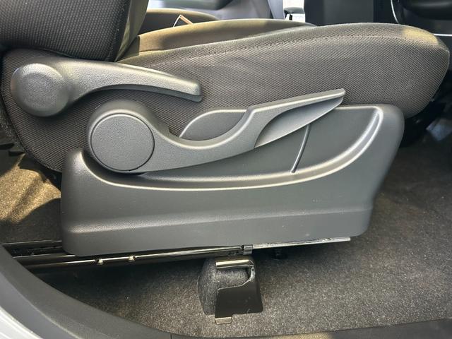 トール カスタムＧ　ターボ　バックカメラ対応　電動パーキング　両側電動スライドドア　プッシュボタンスタ－ト　衝突被害軽減ブレーキ　アイドリングストップ機能　コ－ナ－センサ－　クル－ズコントロ－ル（37枚目）