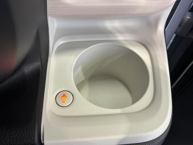 ムーヴキャンバス ストライプスＧ　９インチディスプレイオーディオ　ドライブレコーダー　運転席・助手席シートヒーター　ワイヤレス充電　電動パーキングブレーキ　電動格納式ドアミラー　両側電動スライドドア　プッシュスタートスイッチ（19枚目）