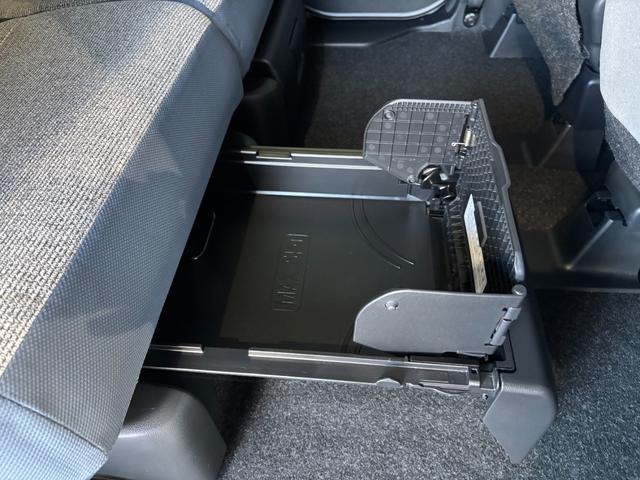 ムーヴキャンバス ストライプスＧ　９インチディスプレイオーディオ　ドライブレコーダー　運転席・助手席シートヒーター　ワイヤレス充電　電動パーキングブレーキ　電動格納式ドアミラー　両側電動スライドドア　プッシュスタートスイッチ（32枚目）