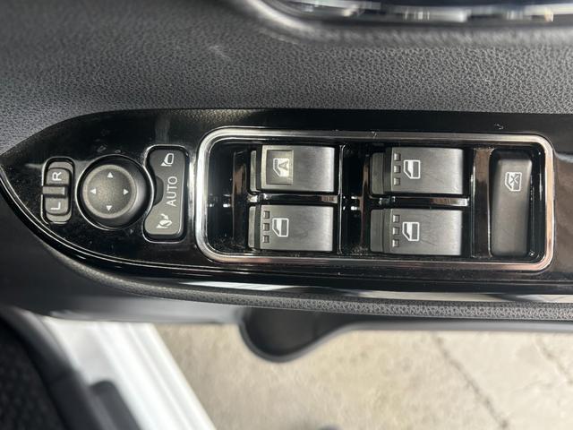 タント カスタムRS ナビゲーション バックカメラ ETC車載器 TVコントロール フロントシートヒーター 両側電動スライドドア 電動格納式ドアミラー パワーウィンドウ オートエアコン プッシュスタートスイッチ キーフリー(18枚目)