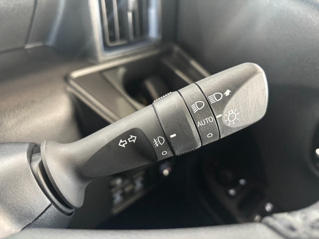 タント カスタムＲＳ　６．８インチディスプレイオーディオ　パノラマモニター　電動パーキングブレーキ　フロントシートヒーター　両側電動スライドドア　プッシュスタートスイッチ　電動格納式ドアミラー　アルミホイール　キーフリー（10枚目）