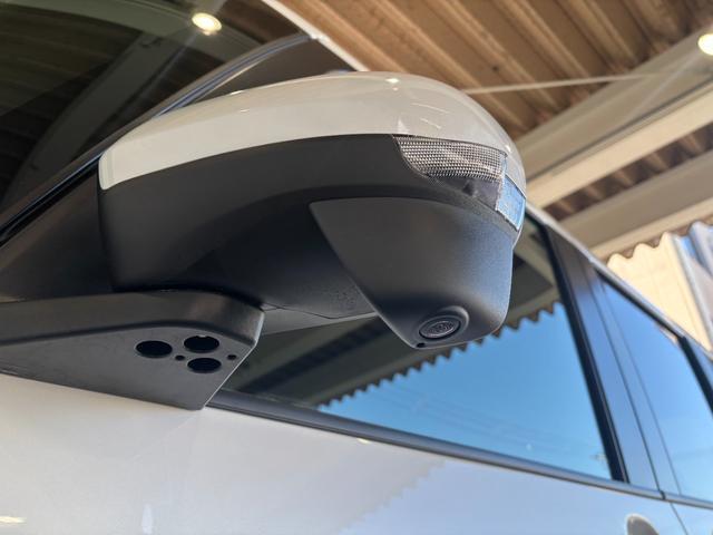 タント カスタムＲＳ　６．８インチディスプレイオーディオ　パノラマモニター　電動パーキングブレーキ　フロントシートヒーター　両側電動スライドドア　プッシュスタートスイッチ　電動格納式ドアミラー　アルミホイール　キーフリー（19枚目）