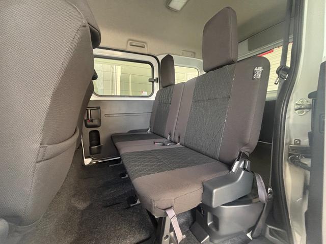 アトレー ＲＳ　６．８インチディスプレイオーディオ　バックカメラ　オートエアコン　両側電動スライドドア　電動格納式ドアミラー　フロントパワーウィンドウ　プッシュスタートスイッチ　キーフリー　アイドリングストップ機能（32枚目）