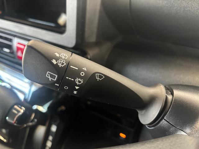 タント カスタムＸ　ナビ取付時バックカメラ対応　電動パーキングブレーキ　両側電動スライドドア　電動格納式ドアミラー　パワーウィンドウ　オートエアコン　プッシュスタートスイッチ　アルミホイール　キーフリーシステム（9枚目）