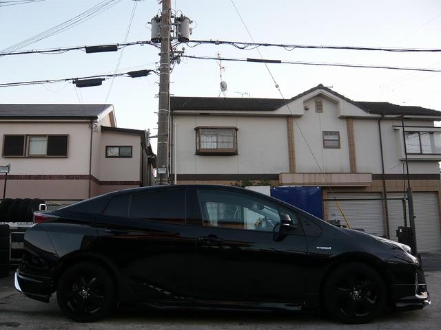 プリウス Ａツーリングセレクション　１７ＡＷ　エアロ　９インチナビ　フルセグＴＶ　Ｂｌｕｅｔｏｏｔｈ接続　バックカメラ　デジタルインナーミラー　ドラレコ　ホワイト内装　デイライト　トヨタセーフティセンス（2枚目）