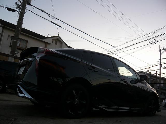 プリウス Ａツーリングセレクション　１７ＡＷ　エアロ　９インチナビ　フルセグＴＶ　Ｂｌｕｅｔｏｏｔｈ接続　バックカメラ　デジタルインナーミラー　ドラレコ　ホワイト内装　デイライト　トヨタセーフティセンス（3枚目）