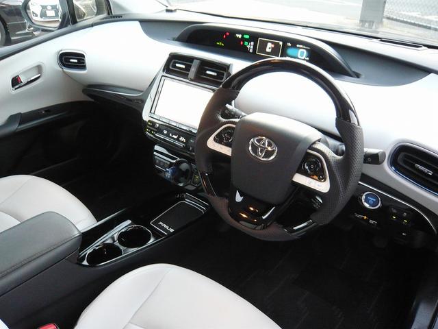 プリウス Ａツーリングセレクション　１７ＡＷ　エアロ　９インチナビ　フルセグＴＶ　Ｂｌｕｅｔｏｏｔｈ接続　バックカメラ　デジタルインナーミラー　ドラレコ　ホワイト内装　デイライト　トヨタセーフティセンス（10枚目）