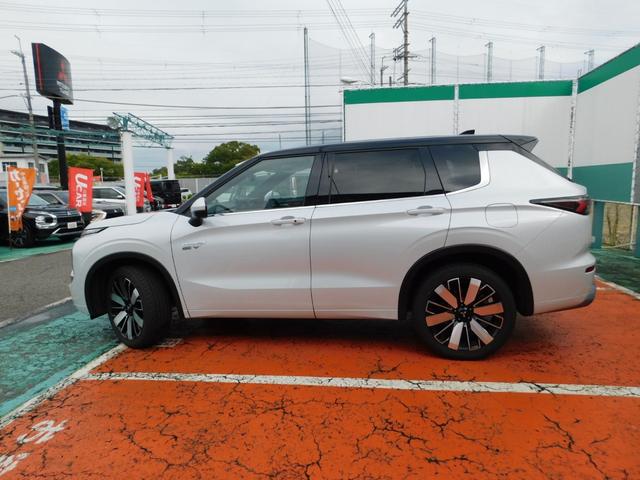 アウトランダーPHEV Pエグゼクティブパッケージ セミアニリンレザーシート(ブリックブラウン色) ダイナミックサウンドヤマハアルティメート(12スピーカー デュアルアンプ) スマホ連携ナビ マルチアラウンドモニタ デジタルルームミラー シートエアコン(10枚目)