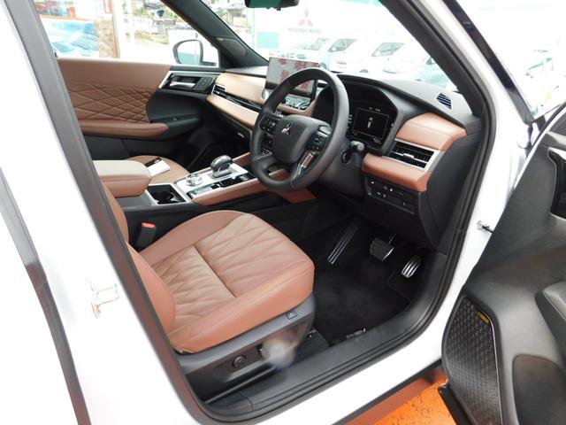 アウトランダーPHEV Pエグゼクティブパッケージ セミアニリンレザーシート(ブリックブラウン色) ダイナミックサウンドヤマハアルティメート(12スピーカー デュアルアンプ) スマホ連携ナビ マルチアラウンドモニタ デジタルルームミラー シートエアコン(17枚目)