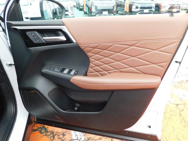 アウトランダーPHEV Pエグゼクティブパッケージ セミアニリンレザーシート(ブリックブラウン色) ダイナミックサウンドヤマハアルティメート(12スピーカー デュアルアンプ) スマホ連携ナビ マルチアラウンドモニタ デジタルルームミラー シートエアコン(47枚目)