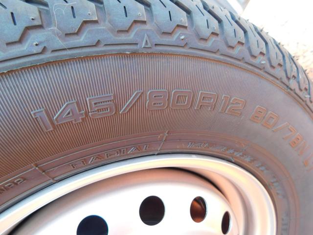 タイヤサイズは、１４５／８０Ｒ１２ですよ♪スタッドレスタイヤなど購入の際のご参考に♪