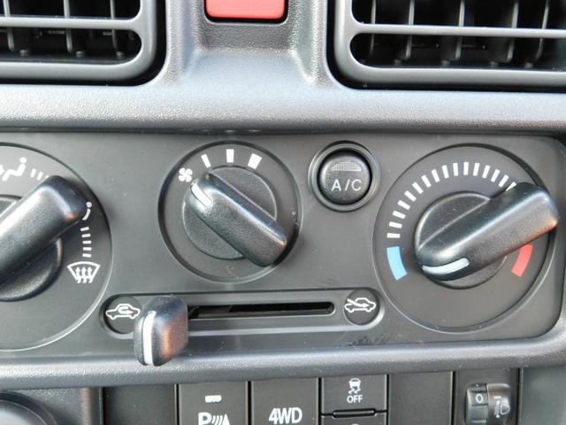 当社整備工場にて、保証継承点検をしてのご納車となります。点検の整備費用や交換部品代は車両代に含んでおりますので追加費用はかかりません。