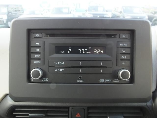 三菱オリジナルの２ＤＩＮタイプのＣＤチューナー搭載です！ＣＤやラジオだけでなく、ＡＵＸ端子とスマホや音楽プレーヤーなどの外部機器を接続して、その機器に保存された音楽を再生することができる優れものです♪