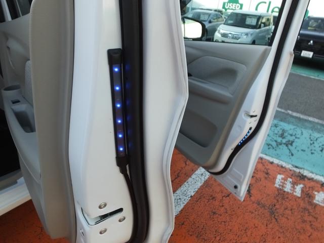 運転席側リヤドアにもついてます♪