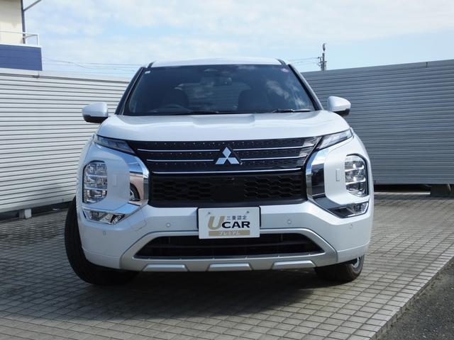 アウトランダーＰＨＥＶ Ｐ　元当社デモカー　ｅ－Ａｓｓｉｓｔ　スマートフォン連携ナビゲーション　レーンチェンジアシスト　プレミアムサウンド　Ｓ－ＡＷＣ　マルチアラウンドモニター　ヒートポンプ式エアコン　マイパイロット（2枚目）