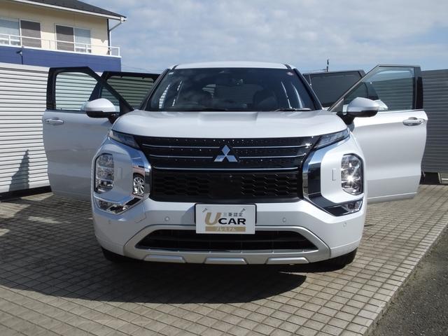 アウトランダーＰＨＥＶ Ｐ　元当社デモカー　ｅ－Ａｓｓｉｓｔ　スマートフォン連携ナビゲーション　レーンチェンジアシスト　プレミアムサウンド　Ｓ－ＡＷＣ　マルチアラウンドモニター　ヒートポンプ式エアコン　マイパイロット（10枚目）