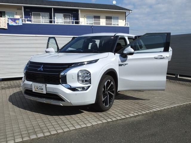 アウトランダーＰＨＥＶ Ｐ　元当社デモカー　ｅ－Ａｓｓｉｓｔ　スマートフォン連携ナビゲーション　レーンチェンジアシスト　プレミアムサウンド　Ｓ－ＡＷＣ　マルチアラウンドモニター　ヒートポンプ式エアコン　マイパイロット（11枚目）