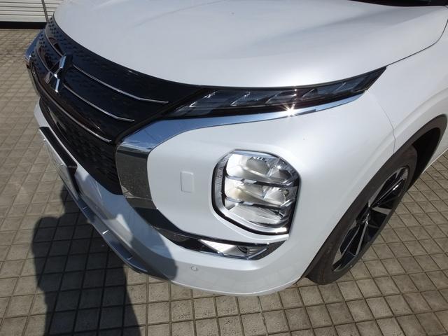アウトランダーＰＨＥＶ Ｐ　元当社デモカー　ｅ－Ａｓｓｉｓｔ　スマートフォン連携ナビゲーション　レーンチェンジアシスト　プレミアムサウンド　Ｓ－ＡＷＣ　マルチアラウンドモニター　ヒートポンプ式エアコン　マイパイロット（21枚目）