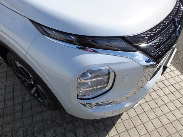アウトランダーＰＨＥＶ Ｐ　元当社デモカー　ｅ－Ａｓｓｉｓｔ　スマートフォン連携ナビゲーション　レーンチェンジアシスト　プレミアムサウンド　Ｓ－ＡＷＣ　マルチアラウンドモニター　ヒートポンプ式エアコン　マイパイロット（23枚目）