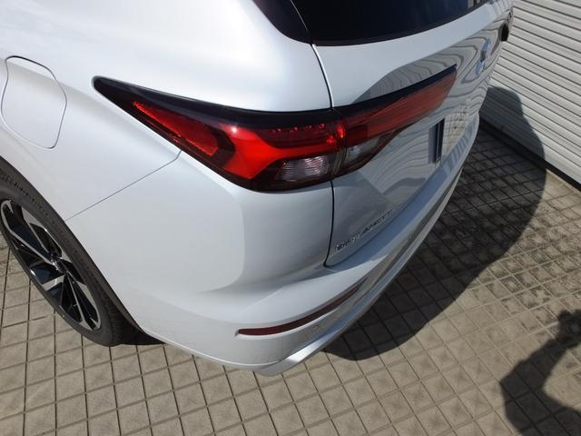 アウトランダーＰＨＥＶ Ｐ　元当社デモカー　ｅ－Ａｓｓｉｓｔ　スマートフォン連携ナビゲーション　レーンチェンジアシスト　プレミアムサウンド　Ｓ－ＡＷＣ　マルチアラウンドモニター　ヒートポンプ式エアコン　マイパイロット（25枚目）