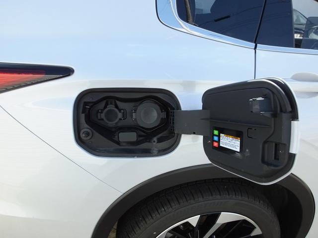 アウトランダーＰＨＥＶ Ｐ　元当社デモカー　ｅ－Ａｓｓｉｓｔ　スマートフォン連携ナビゲーション　レーンチェンジアシスト　プレミアムサウンド　Ｓ－ＡＷＣ　マルチアラウンドモニター　ヒートポンプ式エアコン　マイパイロット（52枚目）