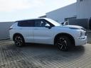 アウトランダーＰＨＥＶ Ｐ　元当社デモカー　ｅ－Ａｓｓｉｓｔ　スマートフォン連携ナビゲーション　レーンチェンジアシスト　プレミアムサウンド　Ｓ－ＡＷＣ　マルチアラウンドモニター　ヒートポンプ式エアコン　マイパイロット（6枚目）