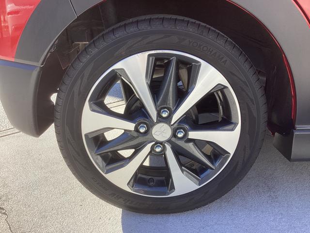 純正アルミホイールを装備！ホイールがオシャレだと車のカッコ良さも上がりますね！スチールホイールより軽いので燃費の向上にも一役買ってます！