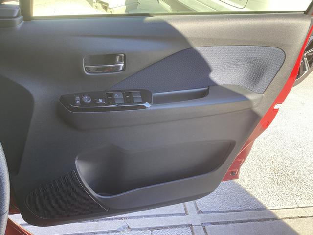 走行中に空気の入れ替えをする時、運転席からは助手席や後部座席の窓も電動で開け閉めできるので快適に過ごすことができます！