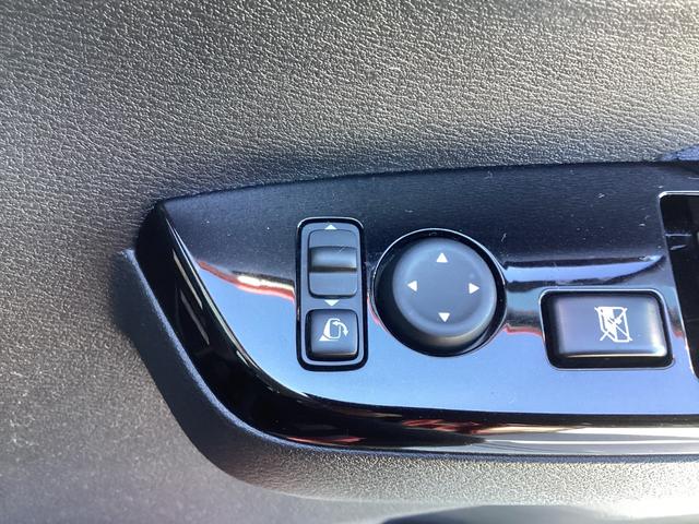 電動格納ミラーも装備されているので、乗る人が変わった時など車から降りてミラーの角度を調節しなくても良いから楽チン！