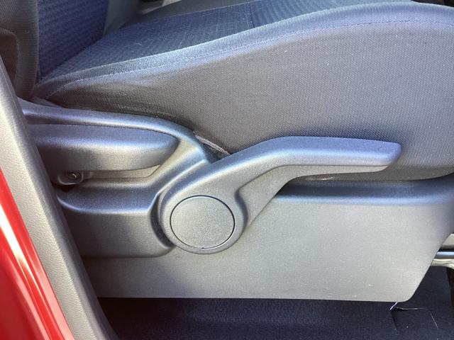 運転席はシートスライド、リクライニング、高さ調節が可能！運転しやすいポジションに！