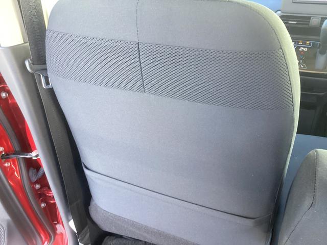 助手席シートバックには本や雑誌等を入れておくのにちょうど良いポケットが！