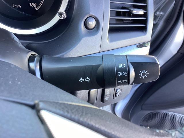 �y�I�[�g���C�g�R���g���[���z�w�b�h���C�g�̓I�[�g�|�W�V�����ɍ��킹�Ă����Ύ��̖͂��邳�ɉ����Ď����I�ɓ_���^�������Ă���܂��I�[��ꎞ��g���l��������Ƃ��ɂ͕֗��I