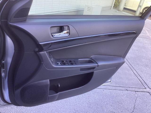 ���s���ɋ�C�̓���ւ������鎞�A�^�]�Ȃ���͏���Ȃ�㕔���Ȃ̑����d���ŊJ���߂ł���̂ŉ��K�ɉ߂������Ƃ��ł��܂��I