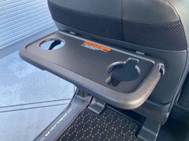 ����ȃV�[�g�o�b�N�ɂ̓h�����N�z���_�[�t���̃e�[�u�����I�H����x�e���ɂ͕֗��I